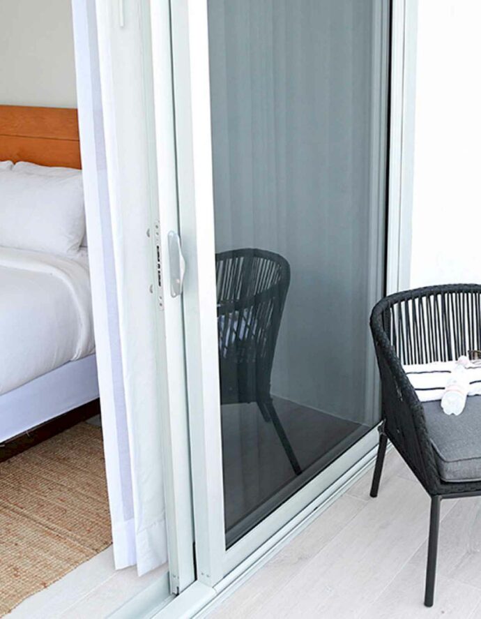 miami_beach_hotel_rooms.800x800-srcset-hidpi
